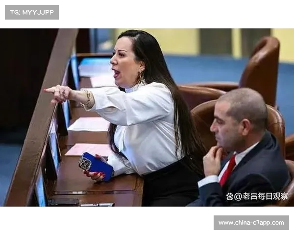 中国拳手海外赛场判罚争议引发关注 业内呼吁提升国际话语权