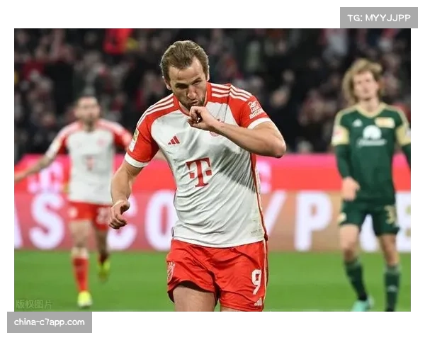 凯恩禁区内转身兜射得分，拜仁2-2扳平皇马